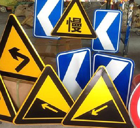 田东标识标牌中颜色的确定是很重要的。